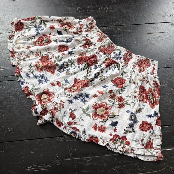 American Eagle White Floral Print Flowy Ruffle Micro Shorts Sz Small Boho Beachy - Picture 3 of 7